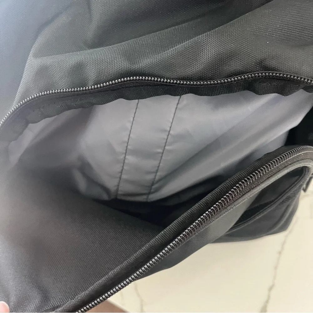 Under Armour, Black sports Duffel Bag